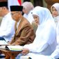 Gubernur Jawa Timur Khofifah Indar Parawansa menggelar Khotmil Qur'an bersama Disabilitas Tuli di Gedung Nasional Grahadi Surabaya. (Foto: Adpim For DigitalJatim)