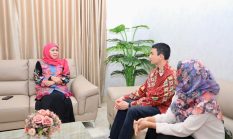Gubernur Khofifah Temui 2 Mahasiswa Jatim Usai Dievakuasi dari Iran, Siap Bantu Hingga Pulang