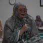 Kepala Dinas Komunikasi dan Informatika (Kominfo) Provinsi Jawa Timur, Sherlita Ratna Dewi Agustina, saat menyampaikan kultum bertema transformasi Ramadan usai salat Zuhur berjamaah di Masjid Al Qomar Kominfo Jatim. (Foto: Istimewa)