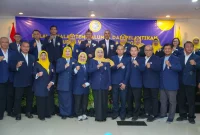 Ketua Umum Pengurus Pusat Ikatan Keluarga Alumni (IKA) Universitas Airlangga (UNAIR) yang juga Gubernur Jawa Timur Khofifah Indar Parawansa melantik Pengurus Wilayah IKA UNAIR Jawa Tengah di UTC Convention Hotel, Semarang. (Foto : Adpim For Digitaljatim)