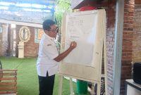 Kepala Dinas Lingkungan Hidup dan Kebersihan (DLHK) Sidoarjo Arif Mulyono saat ditemui awak media di kantor DLHK Sidoarjo. 