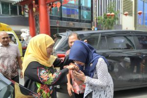 Sentuhan Hangat Senator Lia Istifhama di Balik Aturan Pembatasan Media Sosial Anak