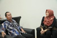 Anggota DPD RI Lia Istifhama bersama Direktur SGN, M. Fakhrur Rozi, di Surabaya. (Foto: Istimewa)