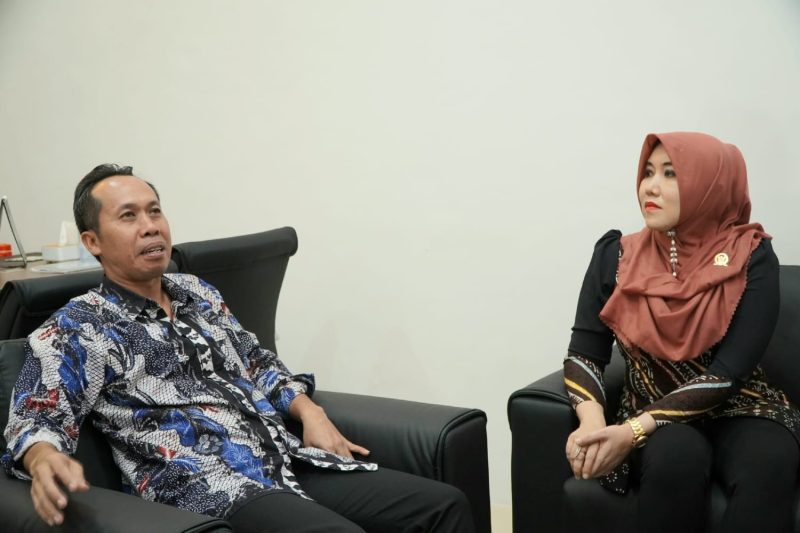 Anggota DPD RI Lia Istifhama bersama Direktur SGN, M. Fakhrur Rozi, di Surabaya. (Foto: Istimewa)