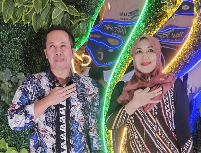 Anggota DPD RI Lia Istifhama bersama Direktur SGN M. Fakhrur Rosi di Surabaya. (Foto: Istimewa)