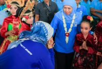Gubernur Khofifah saat menghadiri kegiatan Jalan Sehat Formasi MBG 2026 di Halaman SPPG Al Anwar Group, Bangkalan. (Foto: Adpim For digitaljatim)