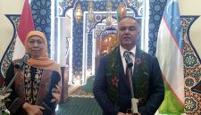 Gubernur Provinsi Jawa Timur Khofifah Indar Parawansa menerima kunjungan Gubernur Provinsi Samarkand, Uzbekistan Adiz Boboev dalam agenda gala dinner di Gedung Negara Grahadi. (Foto: Syaiful/Digitaljatim)