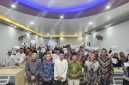Anggota Komisi A DPRD Provinsi Jawa Timur, Ahmad Iwan Zunaih, menggelar kegiatan sosialisasi bertema Optimalisasi Peran Keluarga sebagai Madrasah Pertama dalam Pembinaan Keagamaan Anak di Aula KKS Bumi Arto Mulyo, Desa Solokuro, Kecamatan Solokuro, Kabupaten Lamongan. (Foto: Istimewa)