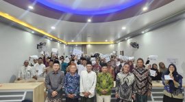 Anggota Komisi A DPRD Provinsi Jawa Timur, Ahmad Iwan Zunaih, menggelar kegiatan sosialisasi bertema Optimalisasi Peran Keluarga sebagai Madrasah Pertama dalam Pembinaan Keagamaan Anak di Aula KKS Bumi Arto Mulyo, Desa Solokuro, Kecamatan Solokuro, Kabupaten Lamongan. (Foto: Istimewa)