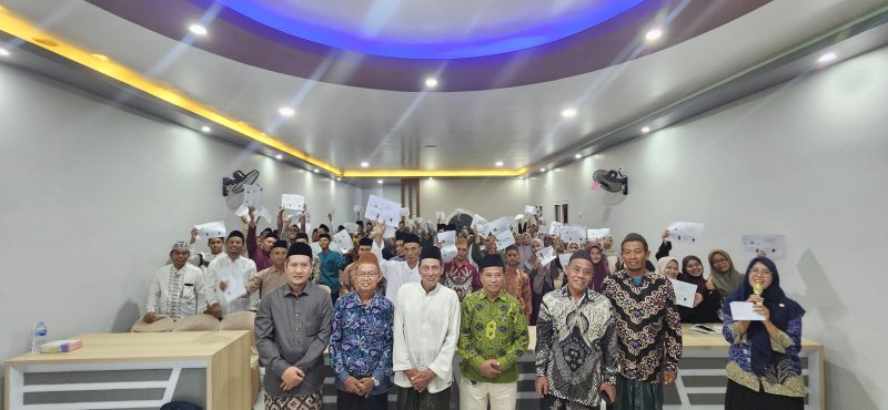 Anggota Komisi A DPRD Provinsi Jawa Timur, Ahmad Iwan Zunaih, menggelar kegiatan sosialisasi bertema Optimalisasi Peran Keluarga sebagai Madrasah Pertama dalam Pembinaan Keagamaan Anak di Aula KKS Bumi Arto Mulyo, Desa Solokuro, Kecamatan Solokuro, Kabupaten Lamongan. (Foto: Istimewa)