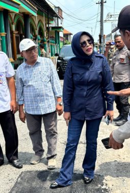 Sidak Jalan Suko–Sumberejo, Wabup Mimik Minta Perbaikan Kualitas dan Drainase
