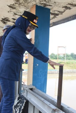 Wabup Mimik Sidak Sungai Porong Kanal, Temukan Pintu Air Rusak Sudah 4 Tahun