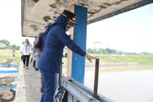 Wabup Mimik Sidak Sungai Porong Kanal, Temukan Pintu Air Rusak Sudah 4 Tahun