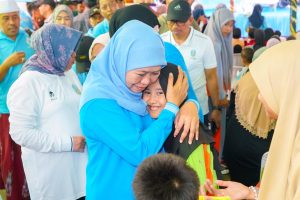 Pemakaian Gadget Resmi Diterapkan di Sekolah se-Jatim, Gubernur Khofifah Pastikan Pembelajaran Tetap Tertib