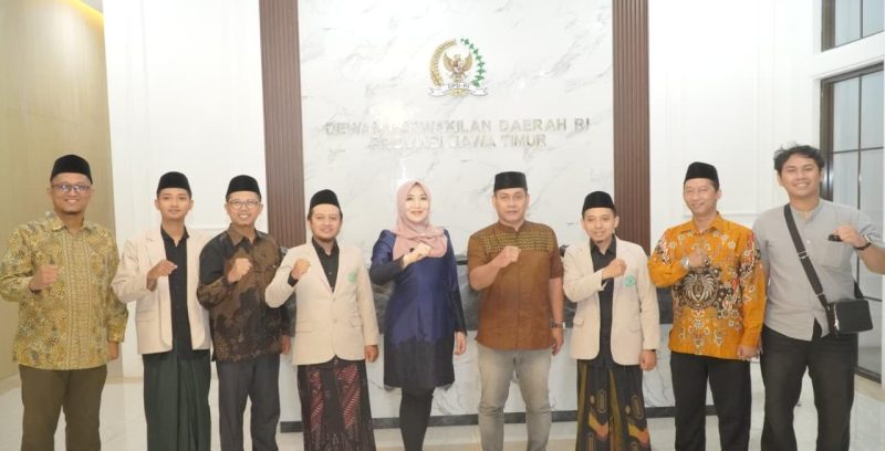 Komisi PDUF MUI Jawa Timur melakukan audiensi bersama Anggota DPD RI Lia Istifhama di kantor DPD RI Perwakilan Jawa Timur. (foto: Istimewa)
