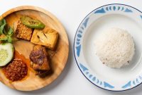 Ini salah satu menu penyetan Mak Opi Angkringan GADISku. (Foto: Istimewa)