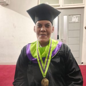 Dari Keterbatasan ke Prestasi, Elpanta Tarigan Raih Beasiswa S2 di Wisuda UNESA ke-119