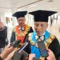 Rektor Unesa Cak Hasan didampingi Wakil Rektor 1 Martadi. (Foto: Istimewa)