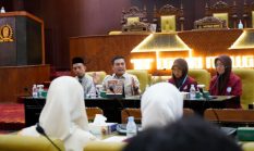 Terima Kunjungan OSIS SMAIT Al Uswah, Puguh DPRD Jatim Apresiasi Pemikiran Kritis Generasi Muda