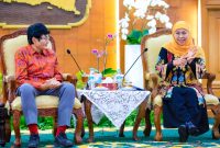 Gubernur Jawa Timur Khofifah Indar Parawansa menerima kunjungan kerja Duta Besar Republik Indonesia untuk Australia di Canberra, Y.M. Dr. Siswo Pramono yang juga lengkap Pelaku Bisnis Australia serta Asosiasi Pengusaha Kulit Indonesia (APKI) di Gedung Negara Grahadi Surabaya. (Foto: Adpim For Digitaljatim)