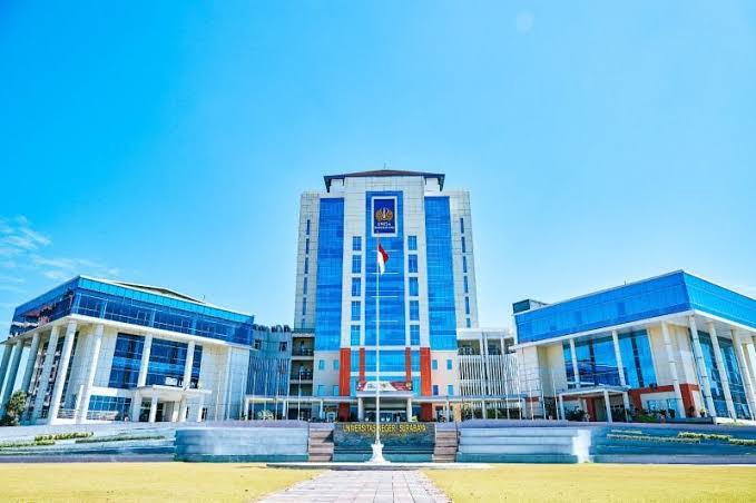 Kampus Universitas Negeri Surabaya. 