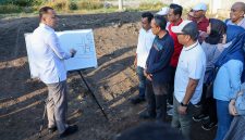 Wali Kota Surabaya, Eri Cahyadi, melakukan inspeksi mendadak (sidak) di kawasan Jalan Ketintang Madya. (Foto: Istimewa)