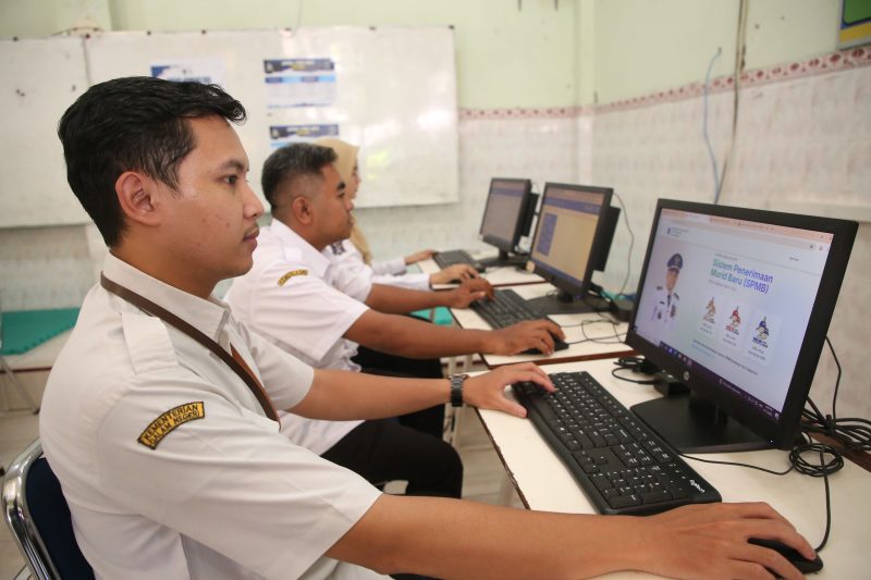 Mudahkan Warga Surabaya, Pemkot Segera Buka Posko SPMB di SD-SMP Negeri. (Foto: Istimewa)