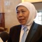 Gubernur Jawa Timur Khofifah Indar Parawansa saat diwawancarai awak media usai sidang paripurna di DPRD Jatim. (Foto: Syaiful/Digital Jatim)