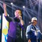 Wakil Gubernur Jawa Timur Emil Elestianto Dardak (kiri) bersama Rektor Unesa Nurhasan di acara Festival Kebangsaan Gema Kampus Unesa Lidah Wetan. (Foto: Adpim For DigitalJatim)