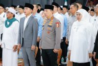 Gubernur Jawa Timur Khofifah Indar Parawansa mendampingi Wakil Presiden RI Gibran Rakabuming dan Kapolri Jenderal Polisi Listyo Sigit Prabowo menghadiri Haul ke-55 Al Maghfurlah KH. Abdul Wahab Chasbullah di Pondok Pesantren Bahrul Ulum Tambakberas Kabupaten Jombang. (Foto: Adpim For DigitalJatim)