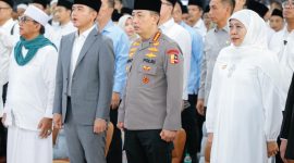 Gubernur Jawa Timur Khofifah Indar Parawansa mendampingi Wakil Presiden RI Gibran Rakabuming dan Kapolri Jenderal Polisi Listyo Sigit Prabowo menghadiri Haul ke-55 Al Maghfurlah KH. Abdul Wahab Chasbullah di Pondok Pesantren Bahrul Ulum Tambakberas Kabupaten Jombang. (Foto: Adpim For DigitalJatim)