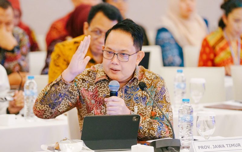 Sekdaprov Adhy yang mewakili Gubernur Jawa Timur Khofifah Indar Parawansa menghadiri Rapat Kerja Gubernur Forum Kerja Sama Daerah Mitra Praja Utama (FKD–MPU) Tahun 2026 di Hotel Tentrem Kota Semarang. (Foto: Adpim For DigitalJatim)