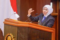 Gubernur Jawa Timur Khofifah di ruang paripurna DPRD Jatim. (Foto: Adpim For DigitalJatim)