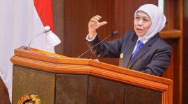 Gubernur Jawa Timur Khofifah di ruang paripurna DPRD Jatim. (Foto: Adpim For DigitalJatim)