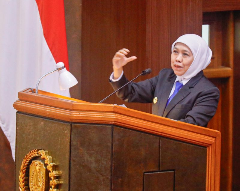 Gubernur Jawa Timur Khofifah di ruang paripurna DPRD Jatim. (Foto: Adpim For DigitalJatim)
