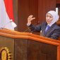 Gubernur Jawa Timur Khofifah di ruang paripurna DPRD Jatim. (Foto: Adpim For DigitalJatim)