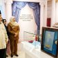 Gubernur Jawa Timur Khofifah Indar Parawansa mendampingi Presiden RI Prabowo Subianto meresmikan sekaligus meninjau Museum Pahlawan Nasional Pejuang Buruh Ibu Marsinah dan Rumah Singgah di Desa Nglundo, Kec. Sukomoro, Kab. Nganjuk. (Foto: Adpim For DigitalJatim)