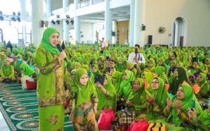 Khofifah bersama Menteri Arifah serta Syeikh Afeefuddin Gaungkan Perdamaian Dunia di Harlah ke-80 Muslimat NU