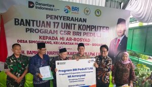 BRI Kanca Krian Salurkan 17 Unit Komputer untuk Dukung Pendidikan di MI Ar-Rosyad Prambon