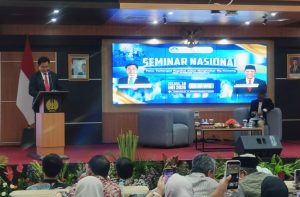 Di Kampus Unesa, Menko Yusril Soroti Tantangan Hukum di Era AI dan Pekerja Gig Economy