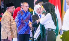Gubernur Khofifah dan Mendikdasmen Abdul Mu’ti Lepas 3.600 Lulusan SMK/LKP Jatim Kerja ke Luar Negeri