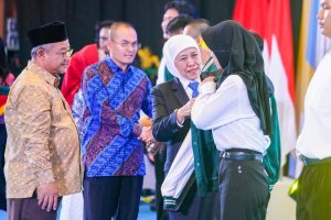 Gubernur Khofifah dan Mendikdasmen Abdul Mu’ti Lepas 3.600 Lulusan SMK/LKP Jatim Kerja ke Luar Negeri