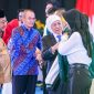 Gubernur Jawa Timur Khofifah Indar Parawansa bersama Menteri Pendidikan Dasar dan Menengah (Mendikdasmen) Abdul Mu'ti melepas 3.600 lulusan Sekolah Menengah Kejuruan (SMK) dan Lembaga Kursus dan Pelatihan (LKP) bekerja di luar negeri di Islamic Center Surabaya. (Foto: Adpim For DigitalJatim)