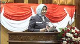 Wakil Bupati Sidoarjo Hj. Mimik Idayana memberikan sambutan dalam rapat paripurna DPRD Sidoarjo. (Foto: Istimewa)