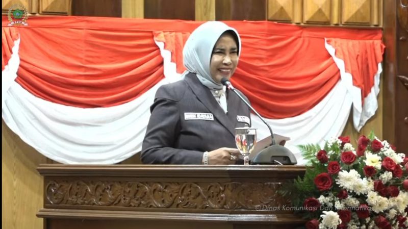 Wakil Bupati Sidoarjo Hj. Mimik Idayana memberikan sambutan dalam rapat paripurna DPRD Sidoarjo. (Foto: Istimewa)