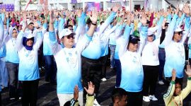 Sekretaris Daerah Provinsi Jawa Timur Adhy Karyono menghadiri senam anak Indonesia hebat di Pamekasan. (Foto: Adpim For DigitalJatim)