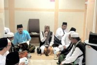 Anggota DPD RI Lia Istifhama saat berkunjung ke Jamaah Haji asal Kabupaten Sumenep. (Foto: Istimewa)