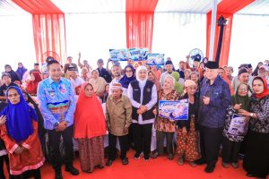Hari Lanjut Usia Nasional 2026 di Jatim, Gubernur Khofifah Ingatkan Pentingnya Memuliakan Lansia