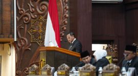 juru bicara Fraksi PKS, Raden Harisandi Savari dalam Rapat Paripurna DPRD Jatim. (Foto: Istimewa)