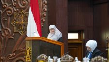 Pendapat akhir Fraksi PKS itu disampaikan juru bicara Fraksi PKS DPRD Jatim, Lilik Hendarwati dalam sidang paripurna DPRD Jawa Timur. (Foto: Istimewa)